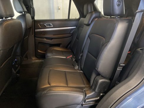 Used 2018 Ford Explorer XLT w/ Equipment Group 202A image 28