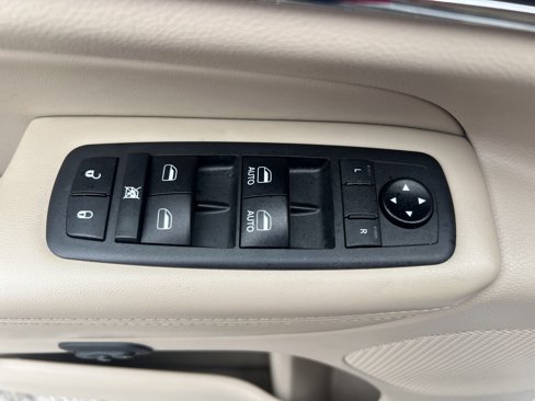 Used 2019 Jeep Grand Cherokee Limited image 16