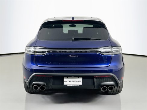 Certified 2025 Porsche Macan image 6