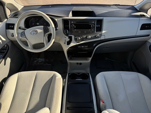 Used 2011 Toyota Sienna LE image 9