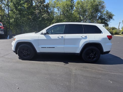 Used 2017 Jeep Grand Cherokee Laredo image 4