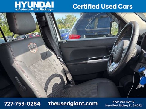 Used 2012 Jeep Liberty Arctic image 8