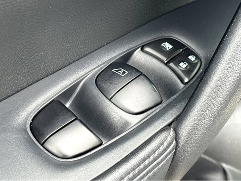Used 2019 Nissan Rogue SL w/ Premium Package image 18