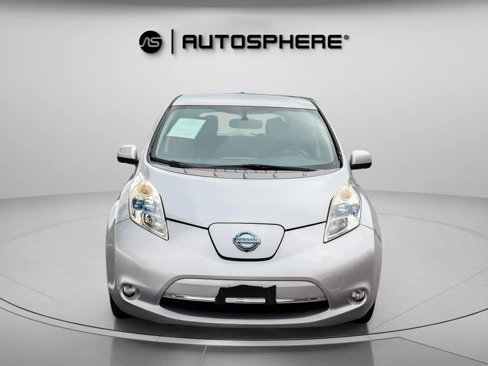 Used 2016 Nissan Leaf SL w/ Premium Package image 2