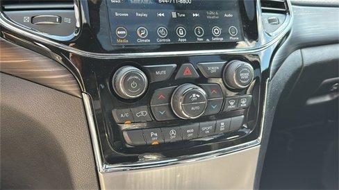 Used 2022 Jeep Grand Cherokee Laredo X image 17