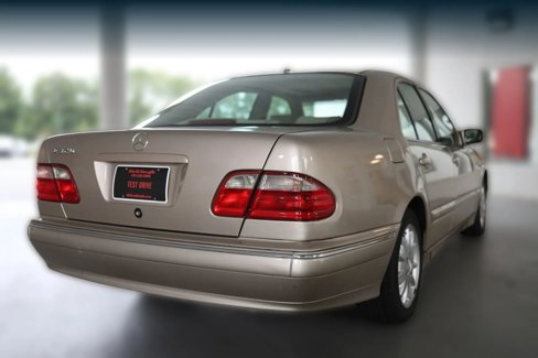 Used 2000 Mercedes-Benz E 320 Sedan image 10