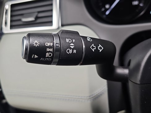 Used 2019 Land Rover Discovery Sport SE image 27