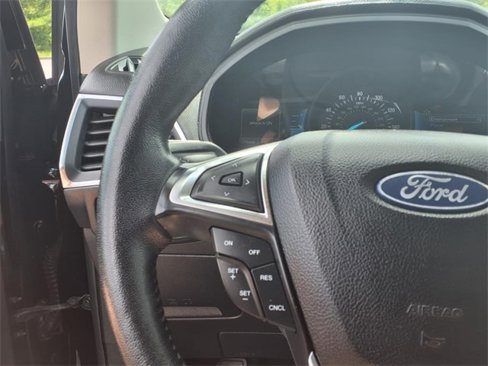 Used 2022 Ford Edge Titanium image 15