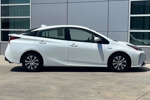 Certified 2022 Toyota Prius LE image 3