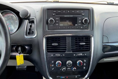Used 2017 Dodge Grand Caravan SXT image 6