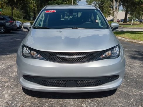 Used 2022 Chrysler Voyager LX image 9