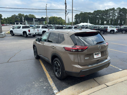 Used 2024 Nissan Rogue SV w/ SV Premium Package image 7