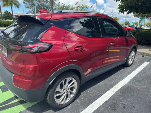 Used 2022 Chevrolet Bolt EUV LT w/ Comfort Package image 4
