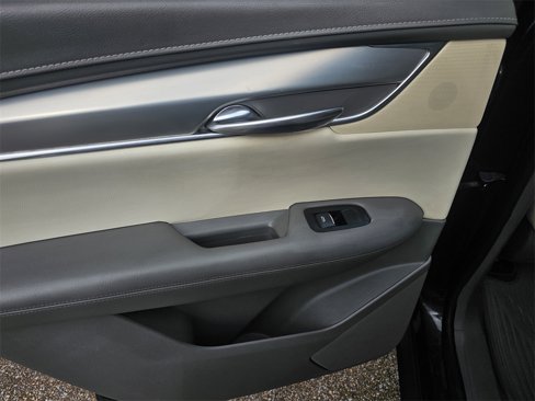 Used 2018 Cadillac XT5 Luxury image 8