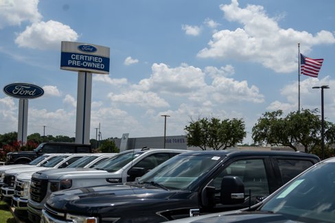Used 2024 GMC Terrain SLE image 40