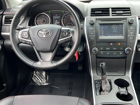 Used 2016 Toyota Camry SE image 12