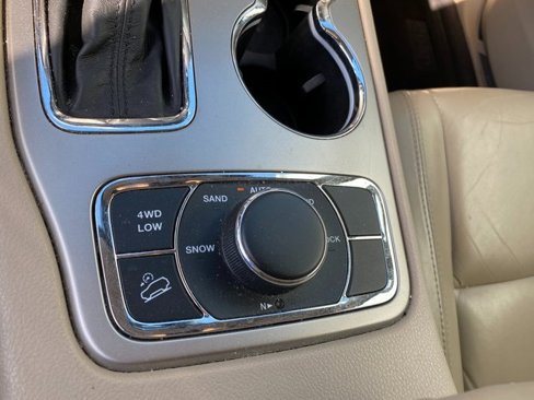 Used 2017 Jeep Grand Cherokee Limited image 25