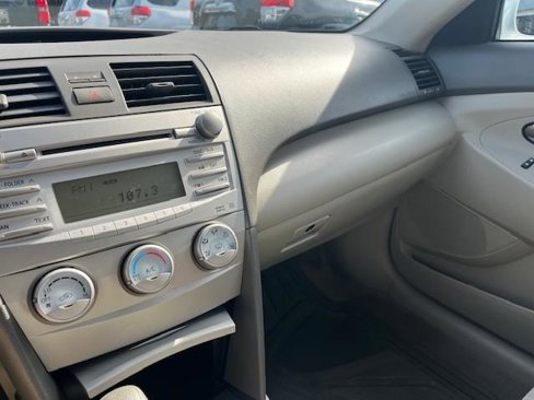 Used 2011 Toyota Camry LE image 6