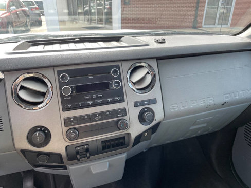 Used 2011 Ford F250 XLT w/ XLT Interior Pkg image 17