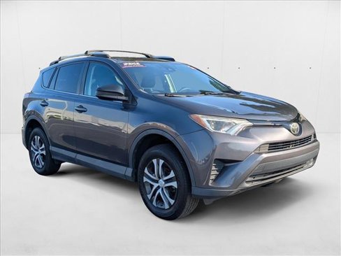 Used 2018 Toyota RAV4 LE image 3