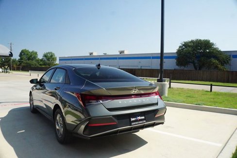 New 2025 Hyundai Elantra SE image 7