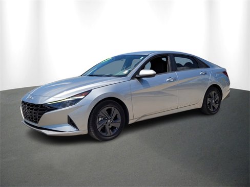 Used 2023 Hyundai Elantra SEL image 2