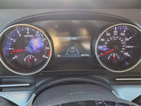 Used 2022 Kia Carnival LX image 12