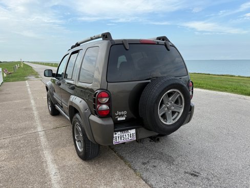 Used 2005 Jeep Liberty Renegade image 4