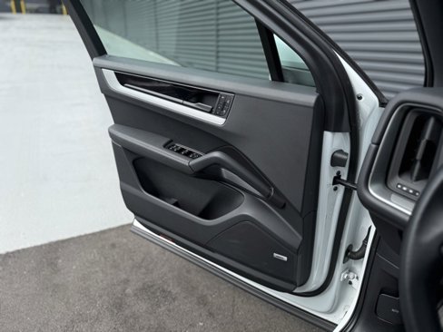 Certified 2024 Porsche Cayenne image 13