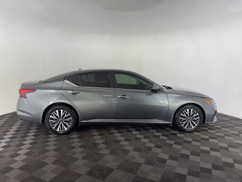 Used 2023 Nissan Altima 2.5 SV w/ SV Premium Package image 4
