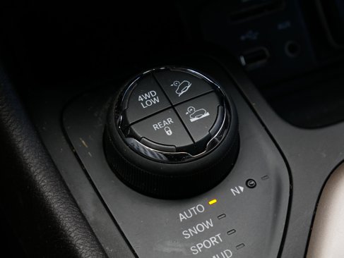 Used 2015 Jeep Cherokee Trailhawk w/ Leather Interior Group image 15