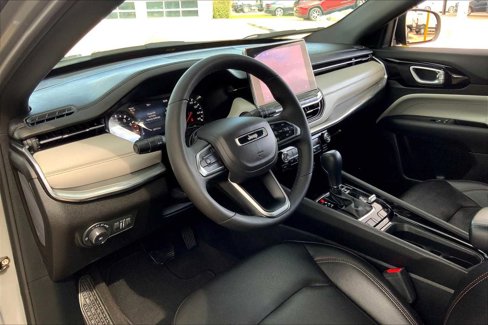 Certified 2024 Jeep Compass Limited image 17