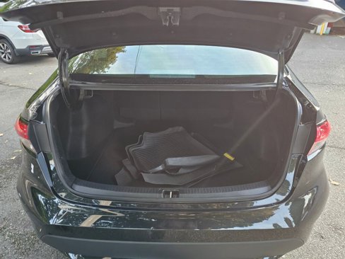 Used 2022 Toyota Corolla LE image 17