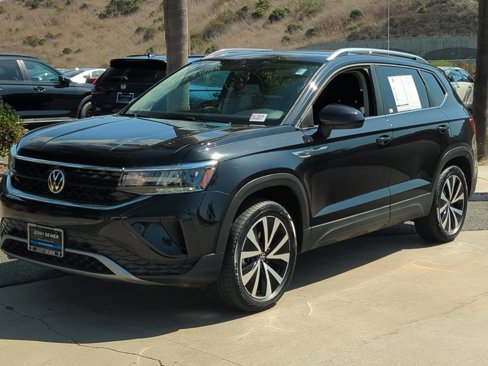 Used 2022 Volkswagen Taos SE image 1