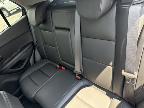 Used 2022 Chevrolet Trax LT w/ Premium Seat Package image 13