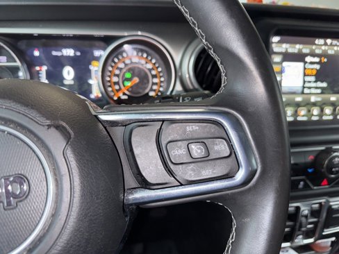 Used 2018 Jeep Wrangler Unlimited Sahara image 11