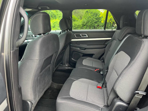 Used 2017 Ford Explorer XLT image 26