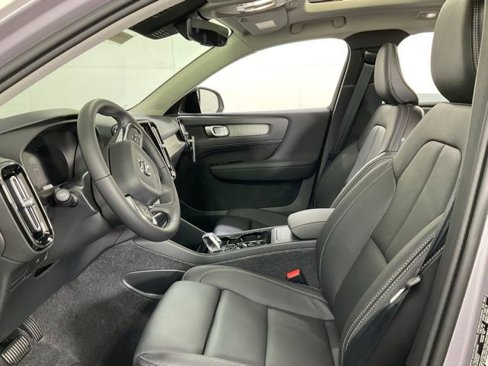 New 2026 Volvo XC40 B5 Plus w/ Protection Package Premier image 29