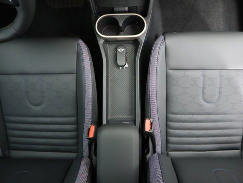 Used 2025 MINI Cooper 2-Door Hardtop image 19