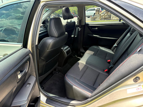 Used 2015 Toyota Camry SE image 15