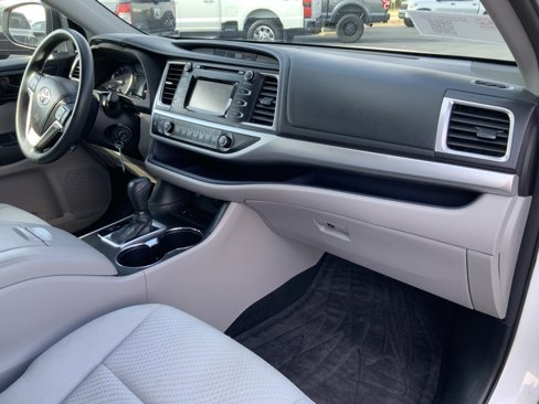 Used 2014 Toyota Highlander LE image 56