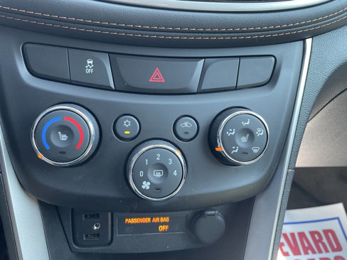 Used 2022 Chevrolet Trax LT w/ Premium Seat Package image 21
