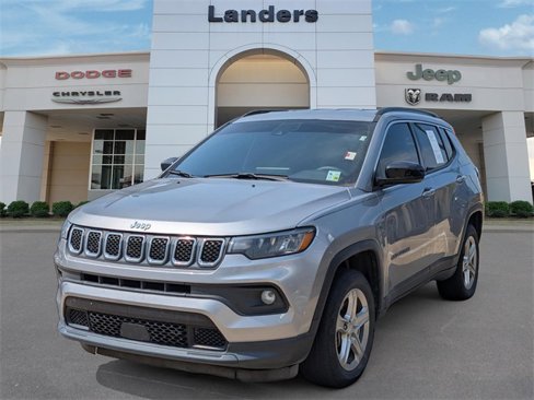 Used 2023 Jeep Compass Latitude image 1