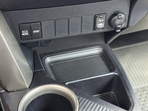 Used 2015 Toyota RAV4 LE image 24