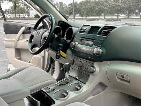 Used 2010 Toyota Highlander 2WD image 5
