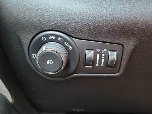 New 2025 Jeep Compass Latitude image 26