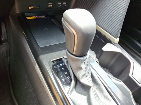 Used 2025 Toyota Camry SE image 14