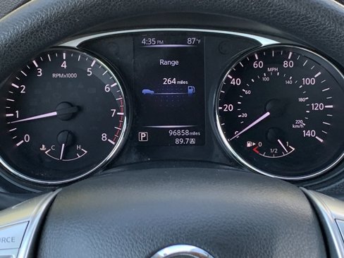 Used 2016 Nissan Rogue SV image 13