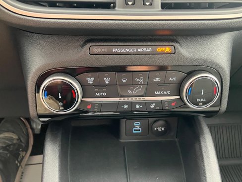 Used 2022 Ford Escape SE w/ SE Sport Appearance Package image 25