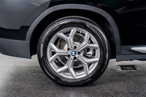 Used 2025 BMW X4 xDrive30i image 9